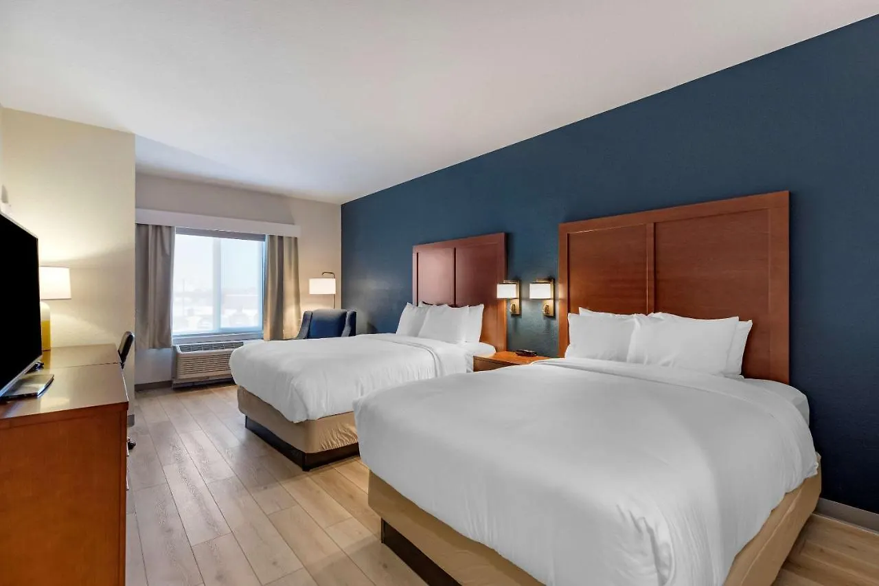 Comfort Inn & Suites Bennett Strasburg