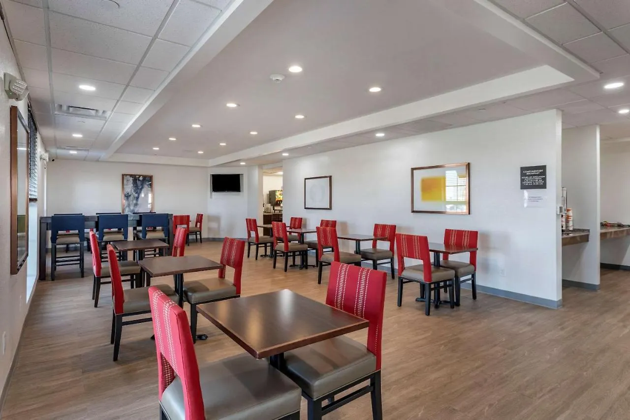 Comfort Inn & Suites Bennett Strasburg 2*,
